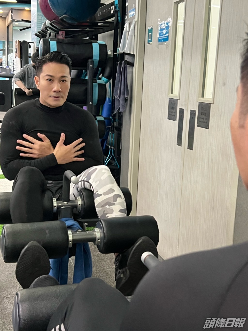 黃竣鋒表示在數月治療期間，幾乎每日失眠。